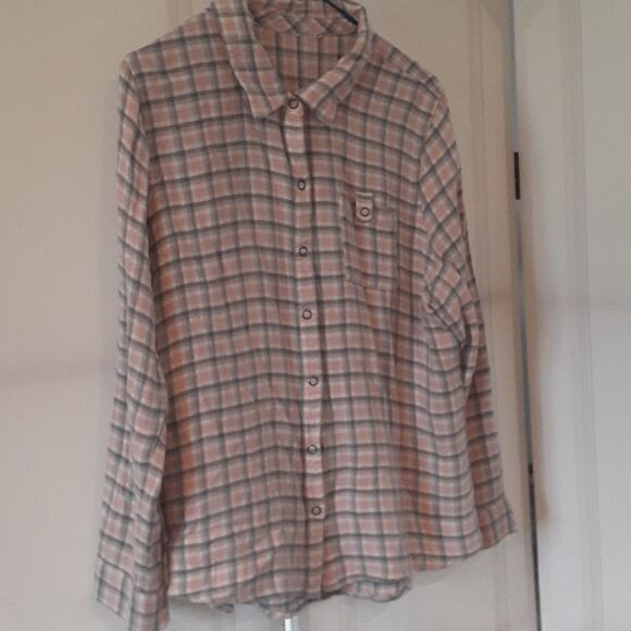 Women' size S cozy flannel feel shirt with snap front - Picture 1 of 6